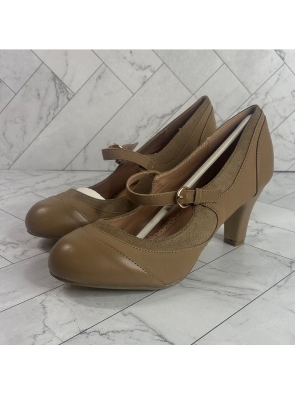 NWT Journee Collection Womens Siri Tan Round Toe Mary Jane Heeled Pumps Size 11W - Picture 2 of 9